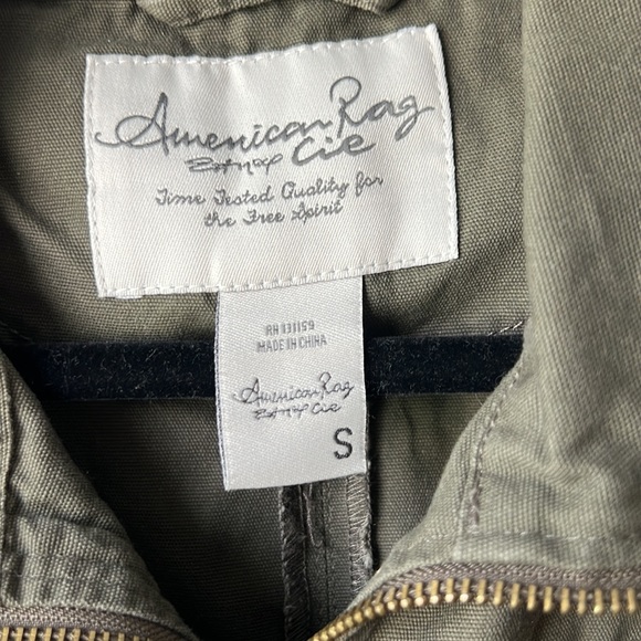 Trendy Sleeveless collar army green vest (Size Small) - Picture 2 of 4